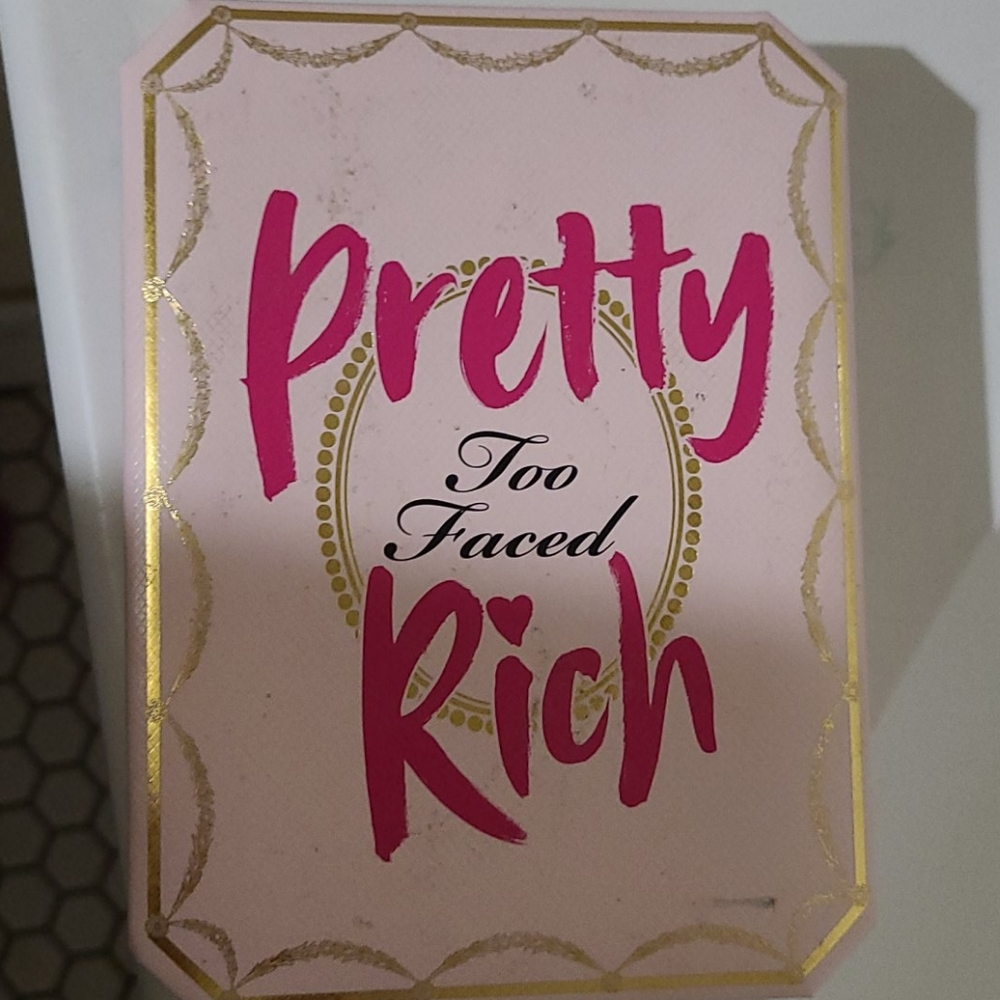 Too Faced Pretty Rich Palette